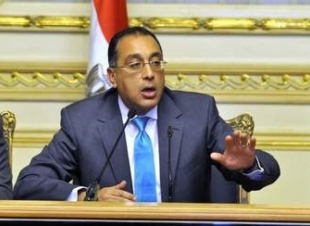 مدبولي يلتقي بوزير الصناعة لمتاعبة المجمعات الصناعية